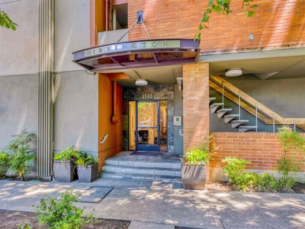 Photos and Video of Irvington Apartments in Portland, OR